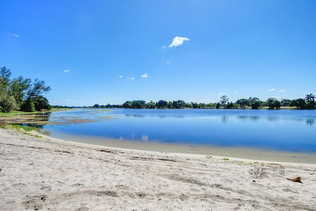 2286 Lake Osborne Drive Apt. 4, Lake Worth Beach, FL 33461