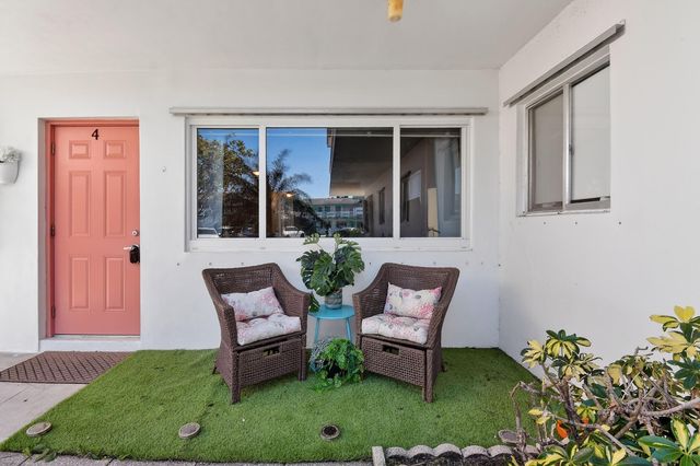 2286 Lake Osborne Drive Apt. 4, Lake Worth Beach, FL 33461