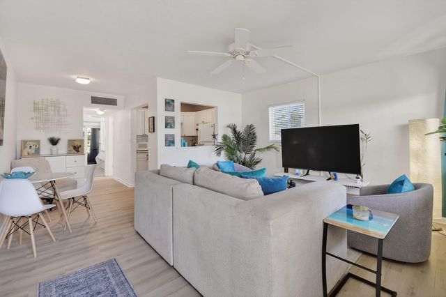 2286 Lake Osborne Drive Apt. 4, Lake Worth Beach, FL 33461