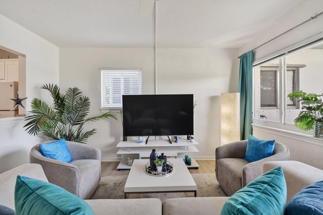 2286 Lake Osborne Drive Apt. 4, Lake Worth Beach, FL 33461