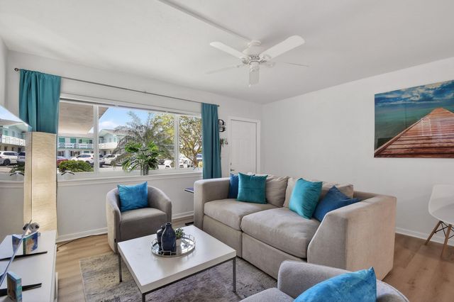 2286 Lake Osborne Drive Apt. 4, Lake Worth Beach, FL 33461