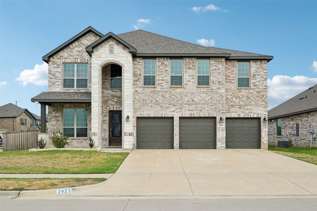 2923 Grand Lookout Lane, Arlington, TX 76001