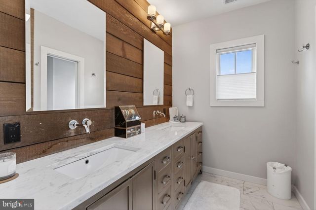 1831 OPALOCKA DR, Mclean, VA 22101