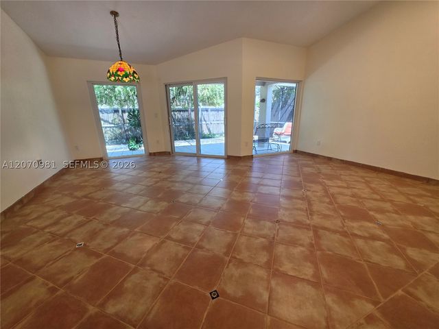 10076 NW 51st Ter, Doral, FL 33178