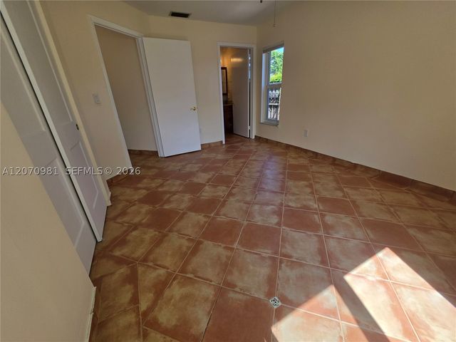 10076 NW 51st Ter, Doral, FL 33178