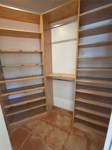 10076 NW 51st Ter, Doral, FL 33178
