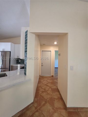 10076 NW 51st Ter, Doral, FL 33178