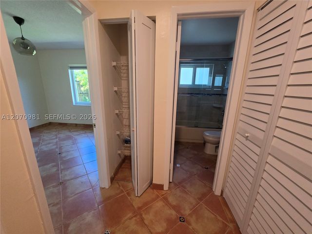 10076 NW 51st Ter, Doral, FL 33178