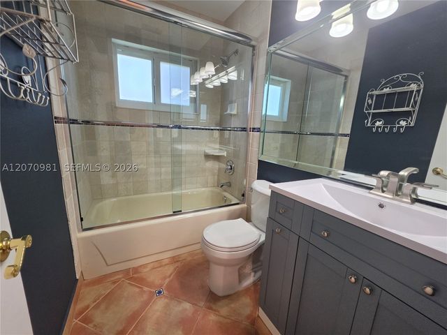 10076 NW 51st Ter, Doral, FL 33178