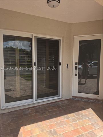 10076 NW 51st Ter, Doral, FL 33178