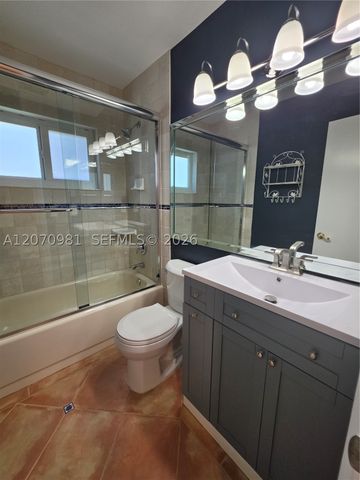 10076 NW 51st Ter, Doral, FL 33178