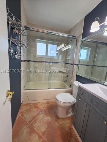 10076 NW 51st Ter, Doral, FL 33178