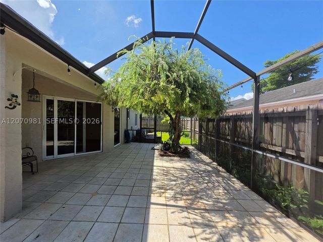 10076 NW 51st Ter, Doral, FL 33178