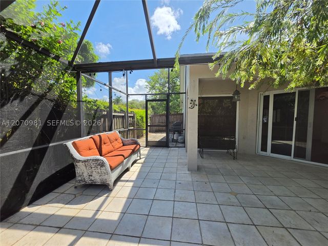 10076 NW 51st Ter, Doral, FL 33178