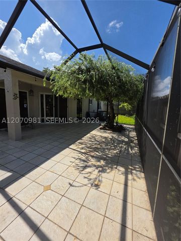 10076 NW 51st Ter, Doral, FL 33178