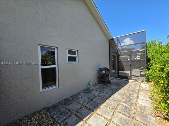 10076 NW 51st Ter, Doral, FL 33178