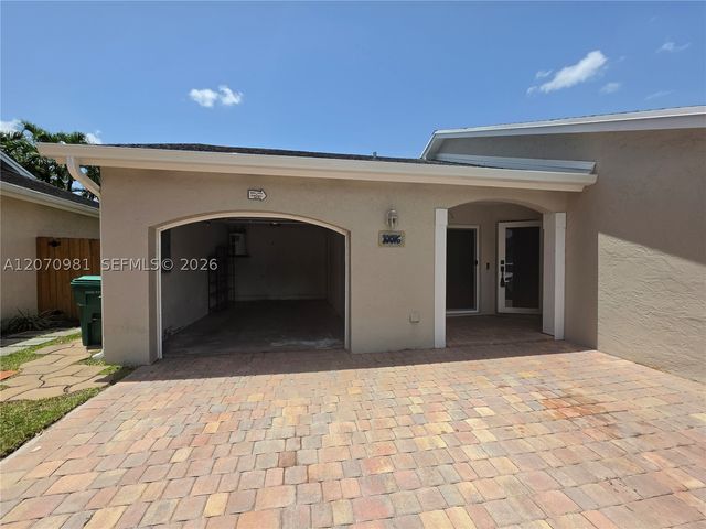 10076 NW 51st Ter, Doral, FL 33178