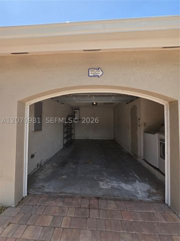 10076 NW 51st Ter, Doral, FL 33178