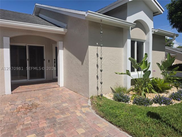 10076 NW 51st Ter, Doral, FL 33178