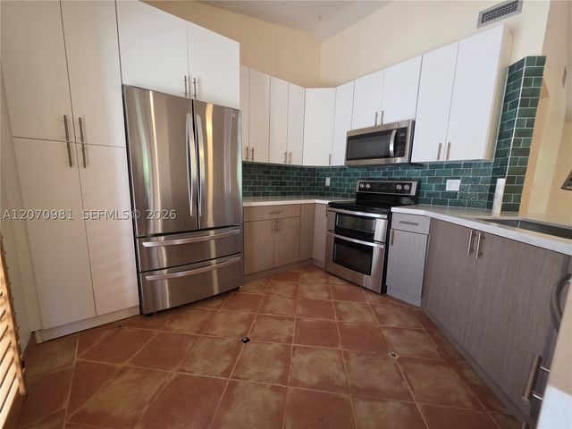 10076 NW 51st Ter, Doral, FL 33178