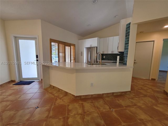 10076 NW 51st Ter, Doral, FL 33178