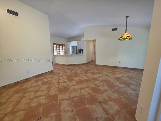 10076 NW 51st Ter, Doral, FL 33178