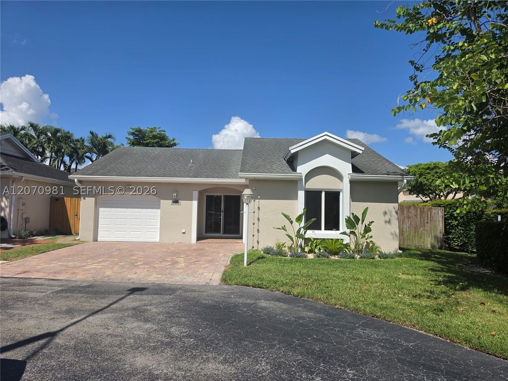 10076 NW 51st Ter, Doral, FL 33178