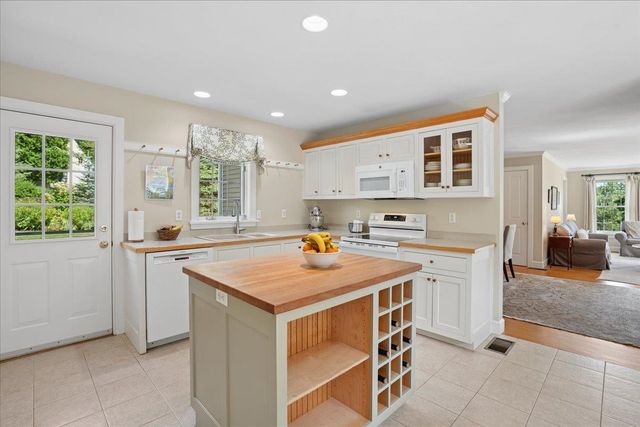 343 N Amherst Road, Bedford, NH 03110