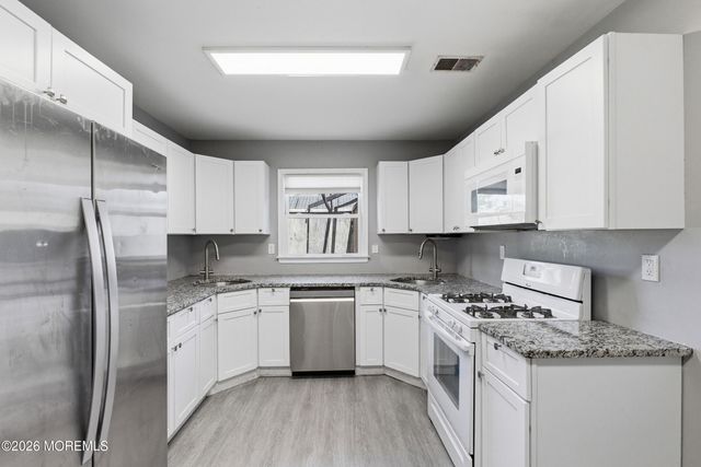 7 Branchwood Drive, Lakewood, NJ 08701