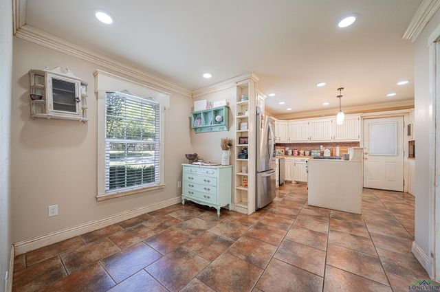 921 N Montgomery St, Gilmer, TX 75644