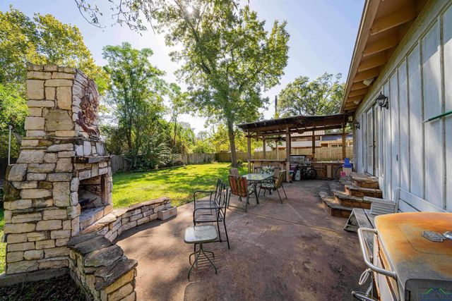 921 N Montgomery St, Gilmer, TX 75644