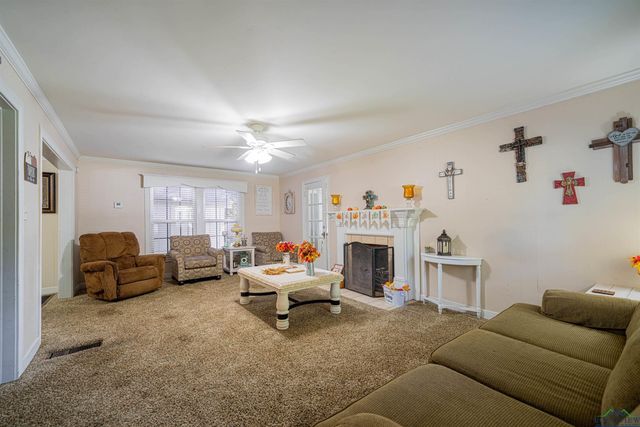 921 N Montgomery St, Gilmer, TX 75644