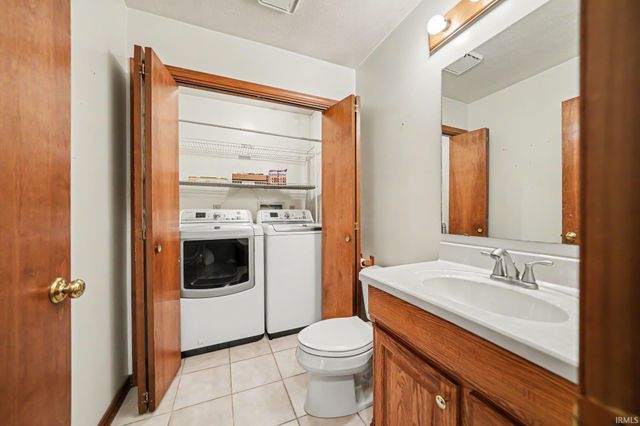 10869 Del Rey Drive, Osceola, IN 46561