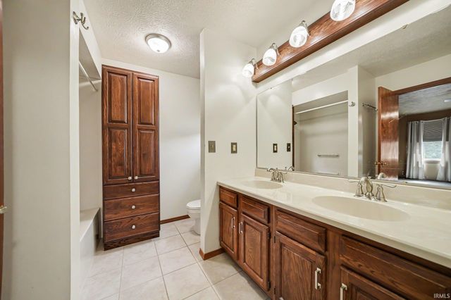 10869 Del Rey Drive, Osceola, IN 46561