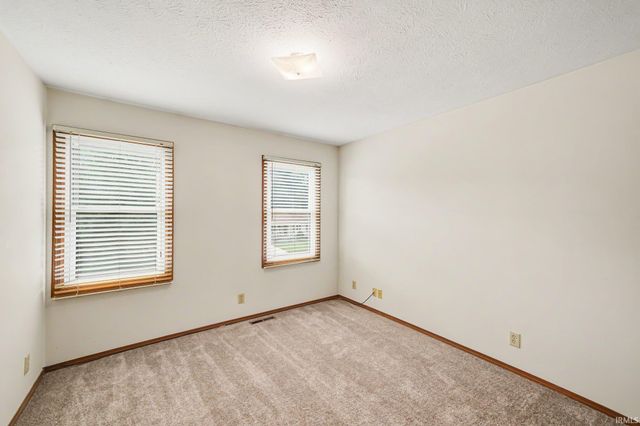 10869 Del Rey Drive, Osceola, IN 46561