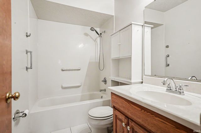10869 Del Rey Drive, Osceola, IN 46561