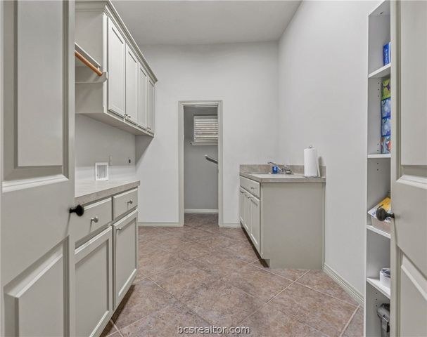 3926 Austins Estates Drive, Bryan, TX 77808