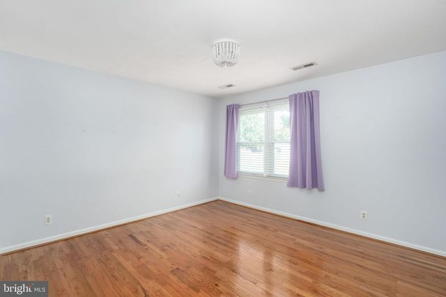 800 SHAMROCK DR, Fredericksburg, VA 22407