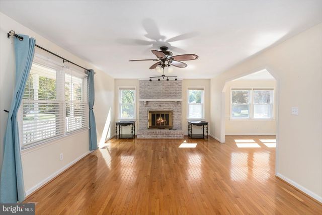 800 SHAMROCK DR, Fredericksburg, VA 22407