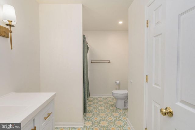 800 SHAMROCK DR, Fredericksburg, VA 22407