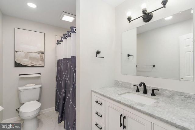 800 SHAMROCK DR, Fredericksburg, VA 22407
