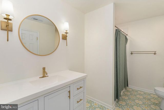 800 SHAMROCK DR, Fredericksburg, VA 22407