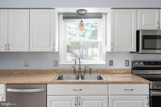 800 SHAMROCK DR, Fredericksburg, VA 22407