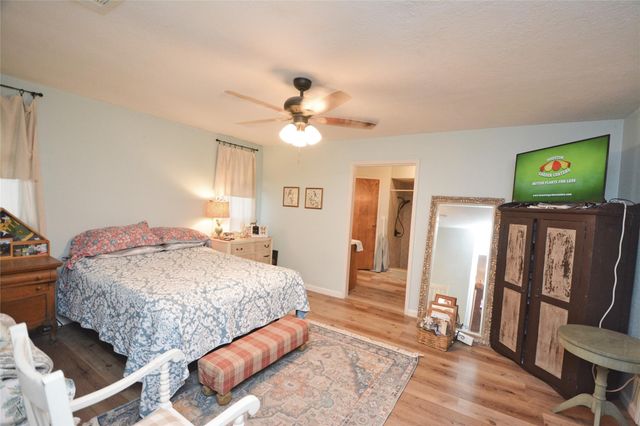 5117 Glenvalley Drive, La Porte, TX 77571