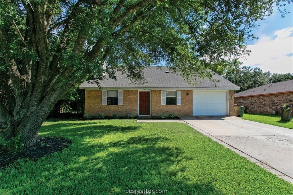 908 Water Locust Drive, Bryan, TX 77803