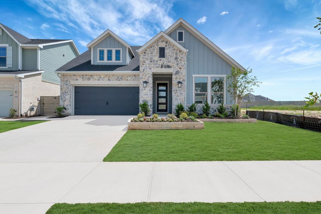 11724 Wildwood Street, Justin, TX 76247 — exterior