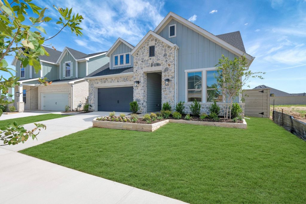 11724 Wildwood Street, Justin, TX 76247 — photo 2