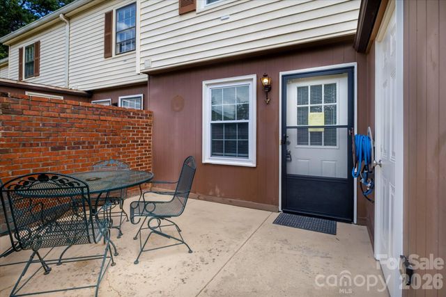 6810 Farmingdale Drive D, Charlotte, NC 28212