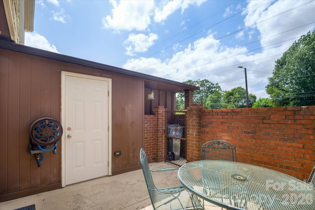 6810 Farmingdale Drive D, Charlotte, NC 28212
