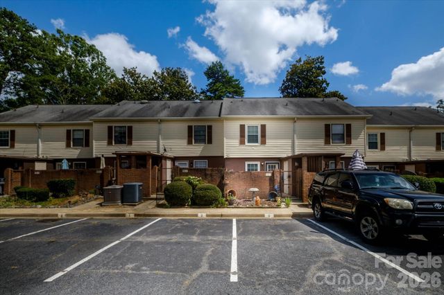 6810 Farmingdale Drive D, Charlotte, NC 28212